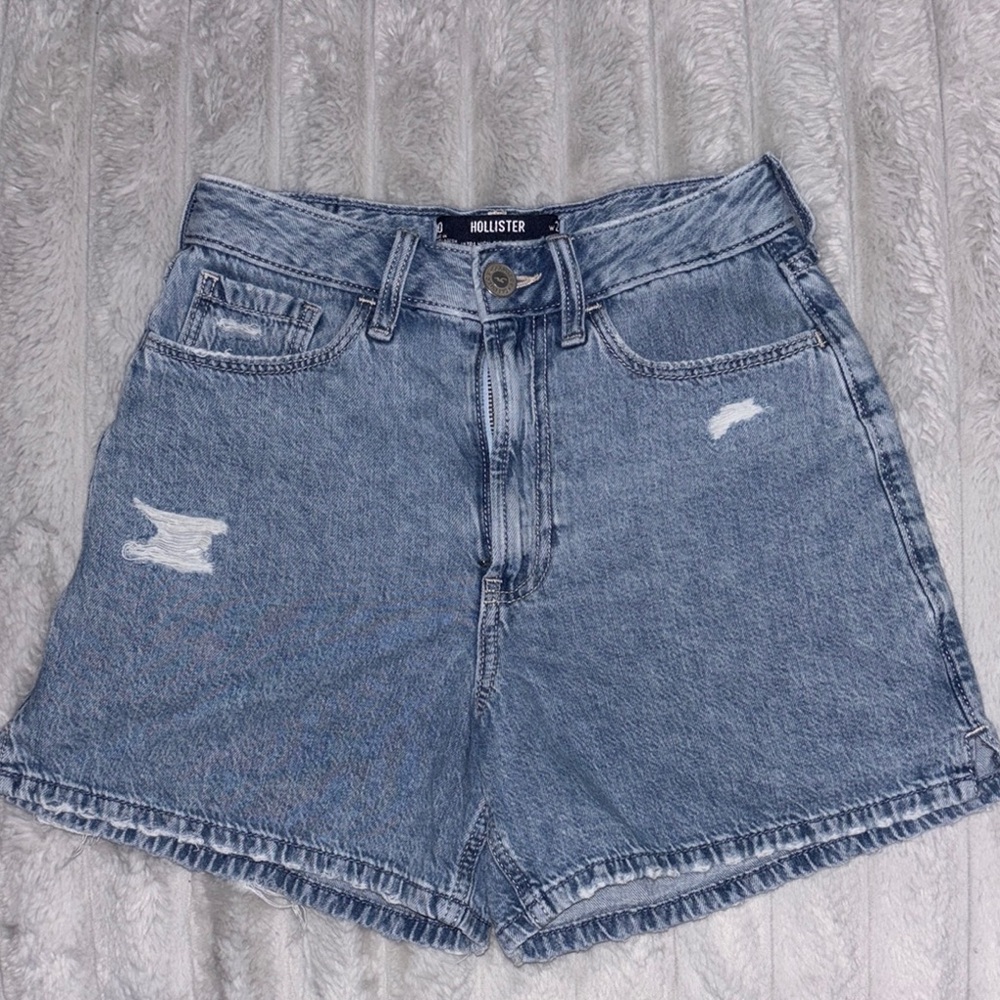Hollister Ultra High Rise 90s Jean Shorts Size 00🙂